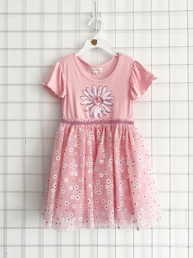 桃粉色连衣裙 